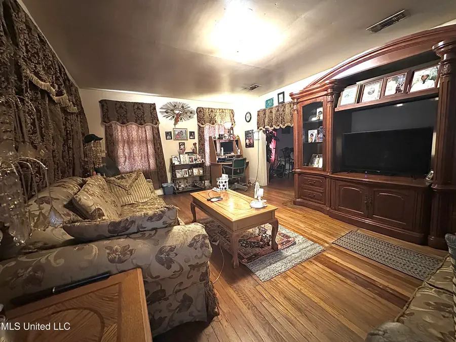 707 Earl Street, McComb, MS 39648 - Image #2