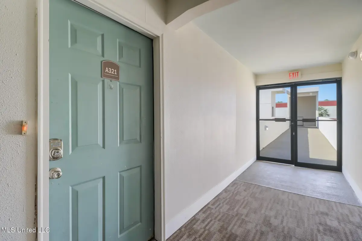 2046 Beach Boulevard, Biloxi, MS 39531 - Image #1