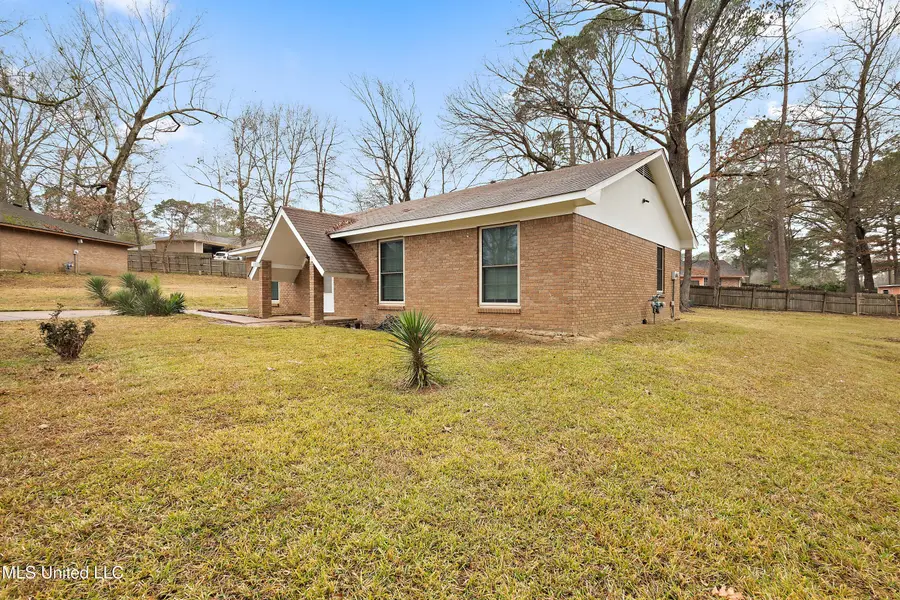 18 Begonia Court, Jackson, MS 39206 - Image #2