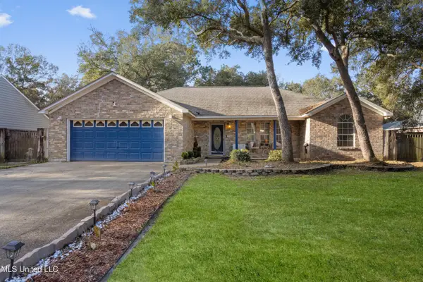 513 Oak Street, Ocean Springs, MS 39564