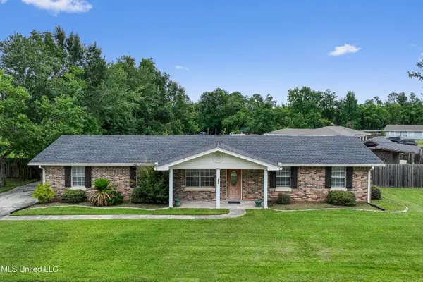 904 Waveland Avenue, Waveland, MS 39576