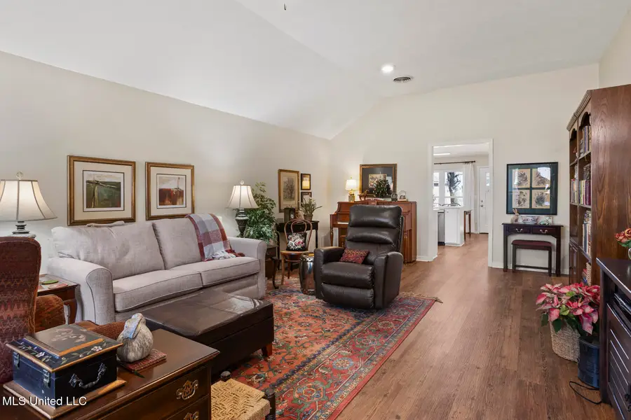 345 E Cascades Circle, Clinton, MS 39056 - Image #3