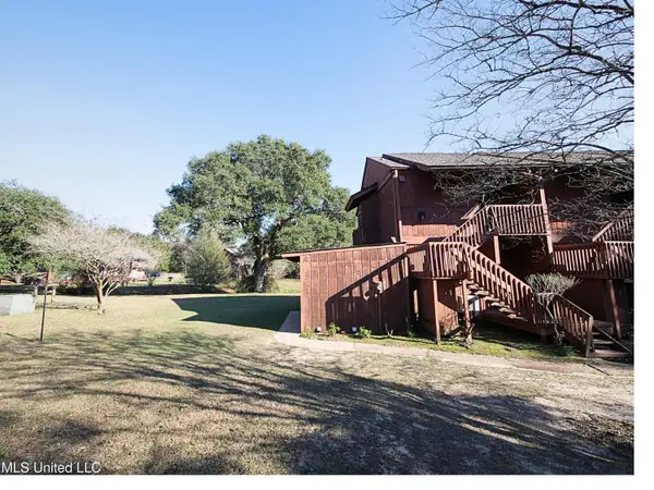 208 Lakeside Villa, Diamondhead, MS 39525