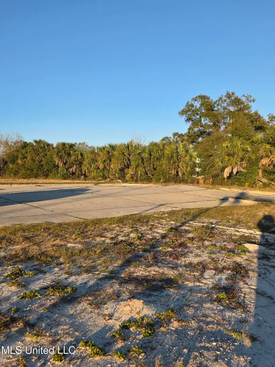 802 Beach Drive, Gulfport, MS 39507 - #2