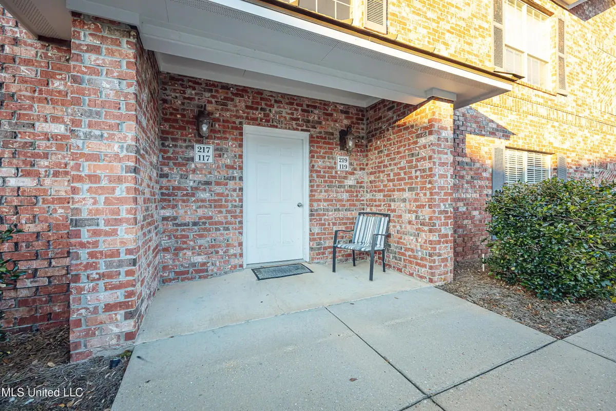 219 Armand Oaks, Ocean Springs, MS 39564 - Image #1