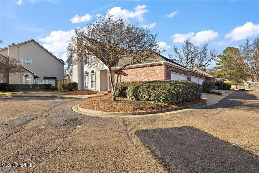 1042 Bayridge Drive, Jackson, MS 39211 - Image #2