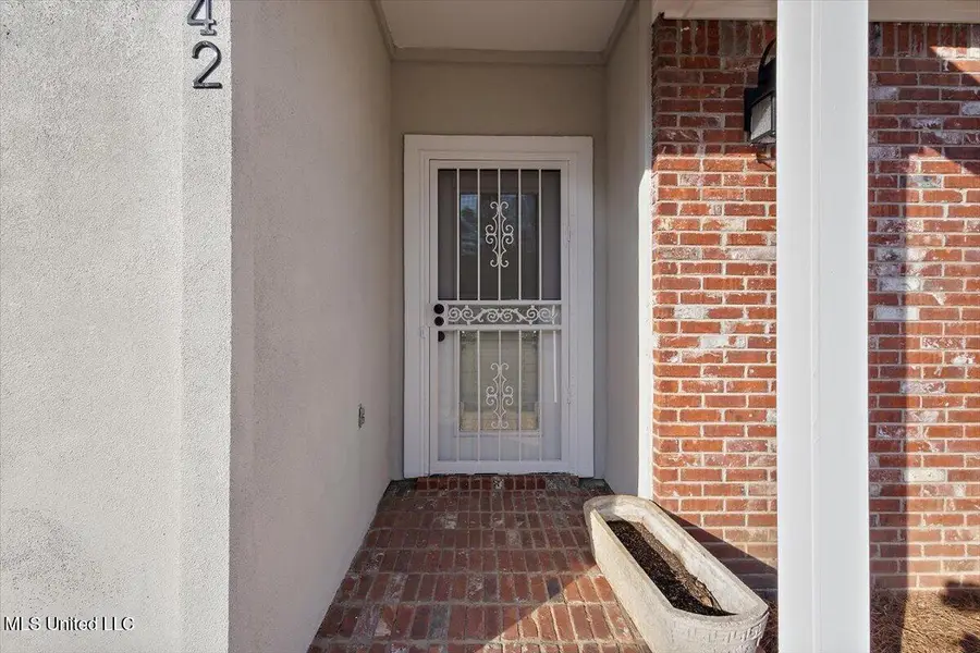 1042 Bayridge Drive, Jackson, MS 39211 - Image #3