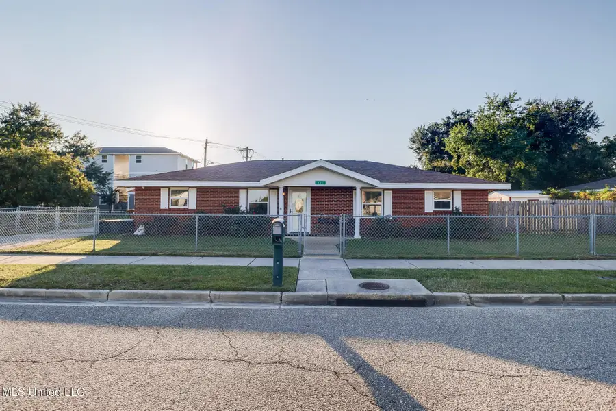 135 Pine Grove Avenue, Biloxi, MS 39531 - Image #2