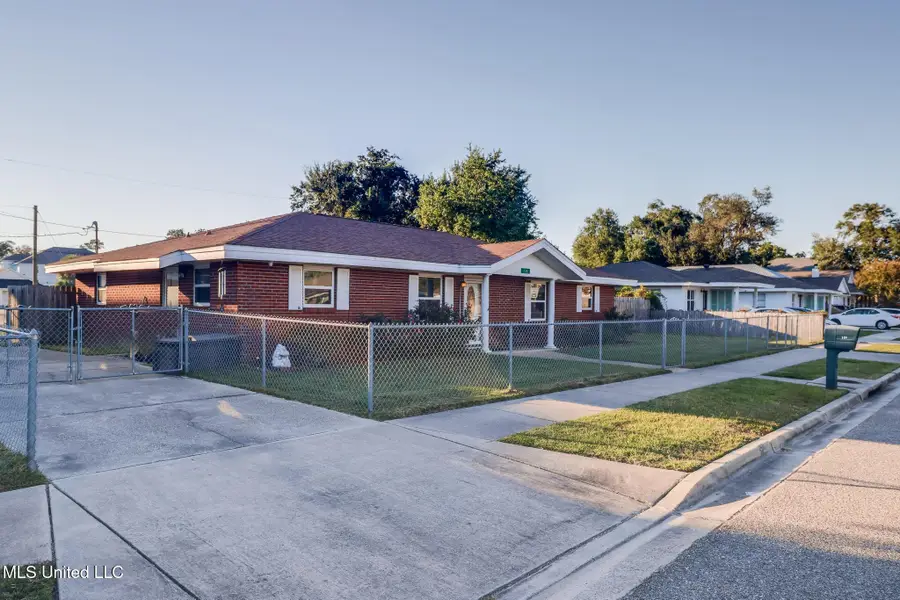 135 Pine Grove Avenue, Biloxi, MS 39531 - Image #3