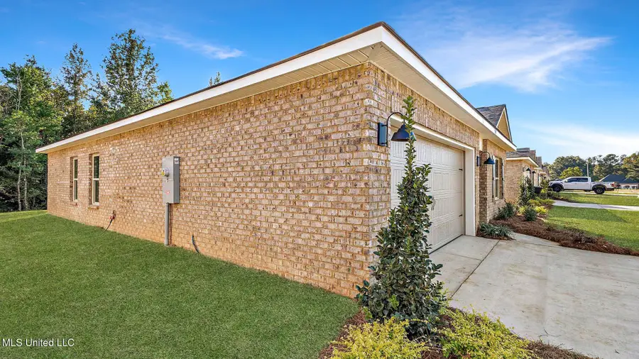 5013 Fox Glen Drive, Jackson, MS 39212 - Image #2