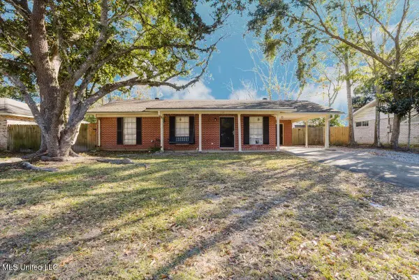 113 Colmer Circle, Ocean Springs, MS 39564