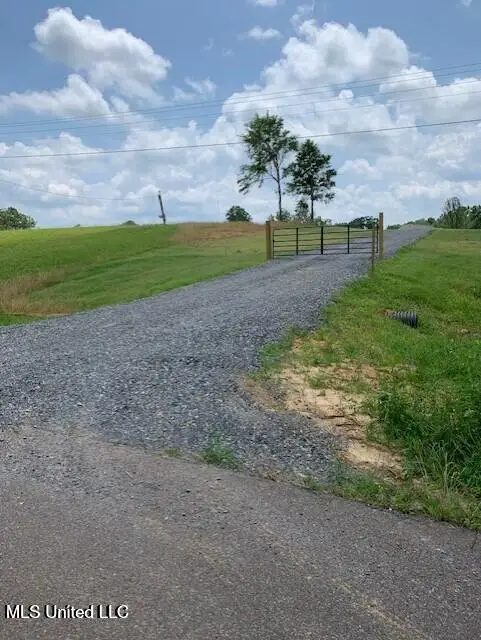 12239 Old Byhalia Road, Byhalia, MS 38611