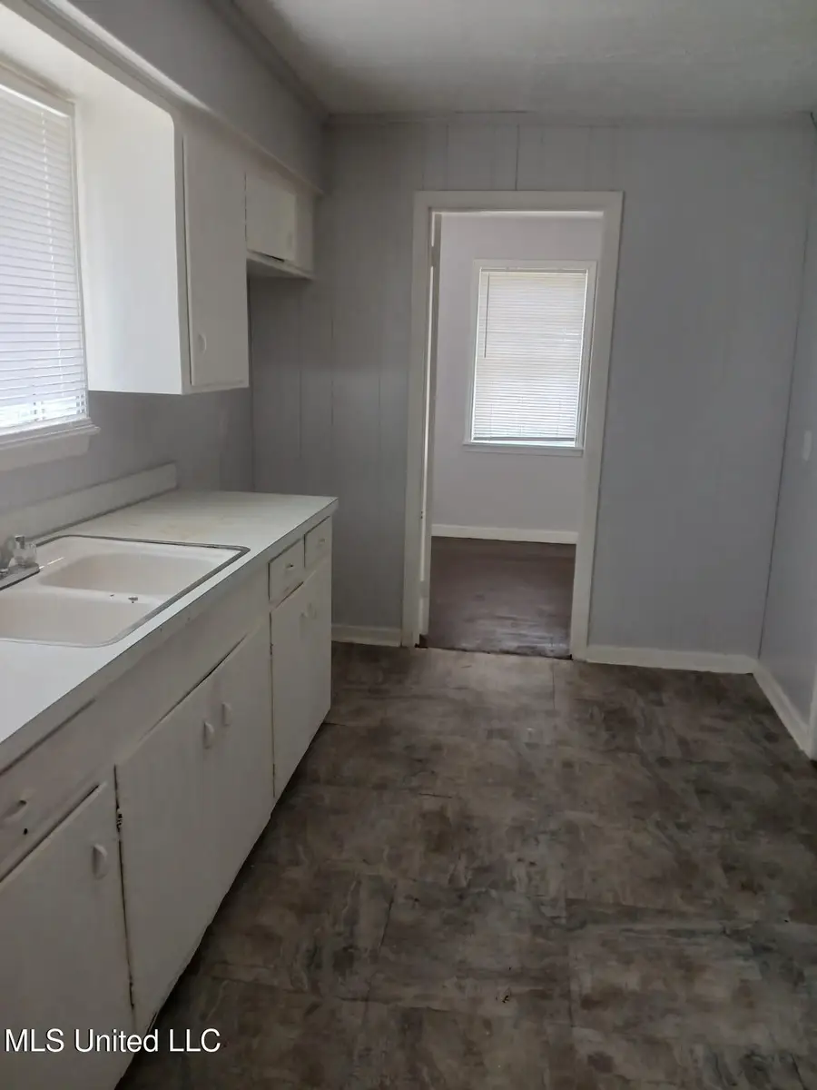 2858 Queensroad Avenue, Jackson, MS 39213 - #2