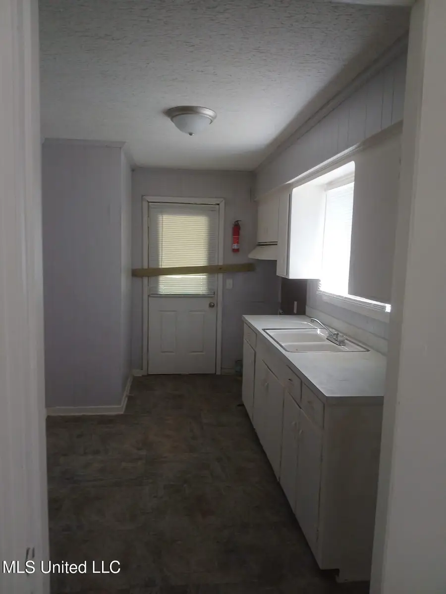 2858 Queensroad Avenue, Jackson, MS 39213 - #3