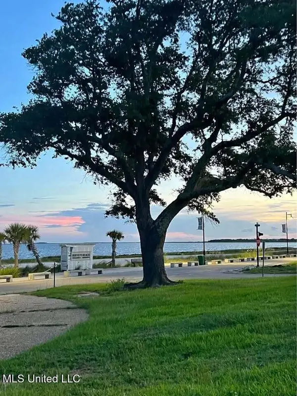 1607 Beach Boulevard, Pascagoula, MS 39567