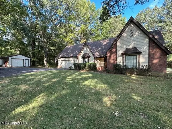 2330 Robbie Lee Road, Nesbit, MS 38651