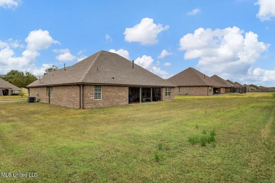 8699 N Courtly Circle, Olive Branch, MS 38654 - Image #2