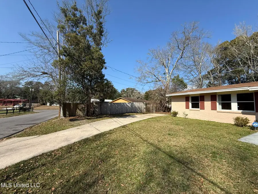 2801 Woodlawn Avenue, Moss Point, MS 39563 - #3