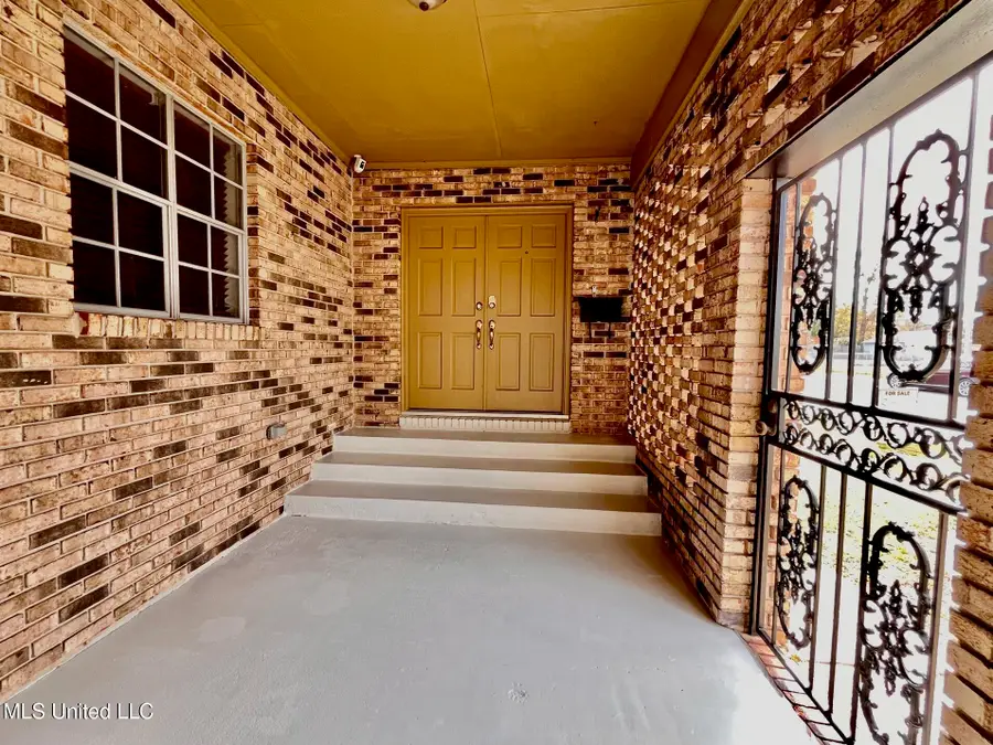 172 Claiborne Street, Biloxi, MS 39530 - #3