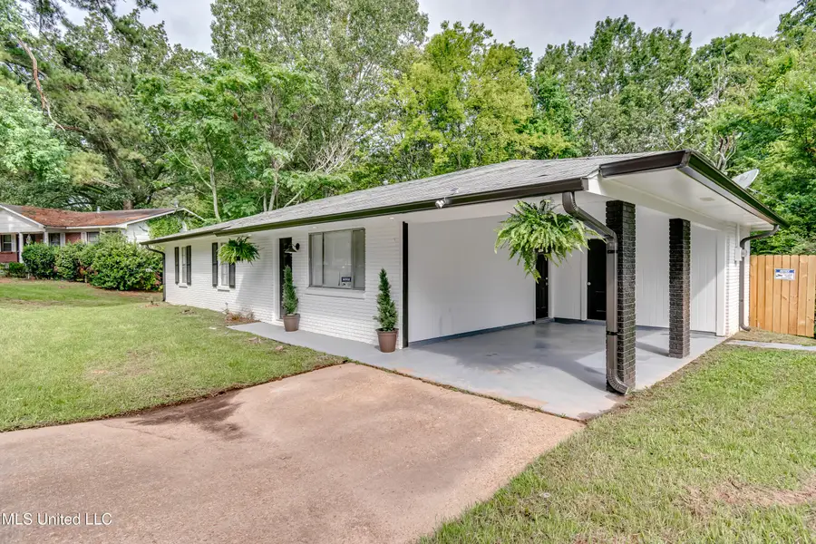 667 Queen Circle, Jackson, MS 39209 - #2