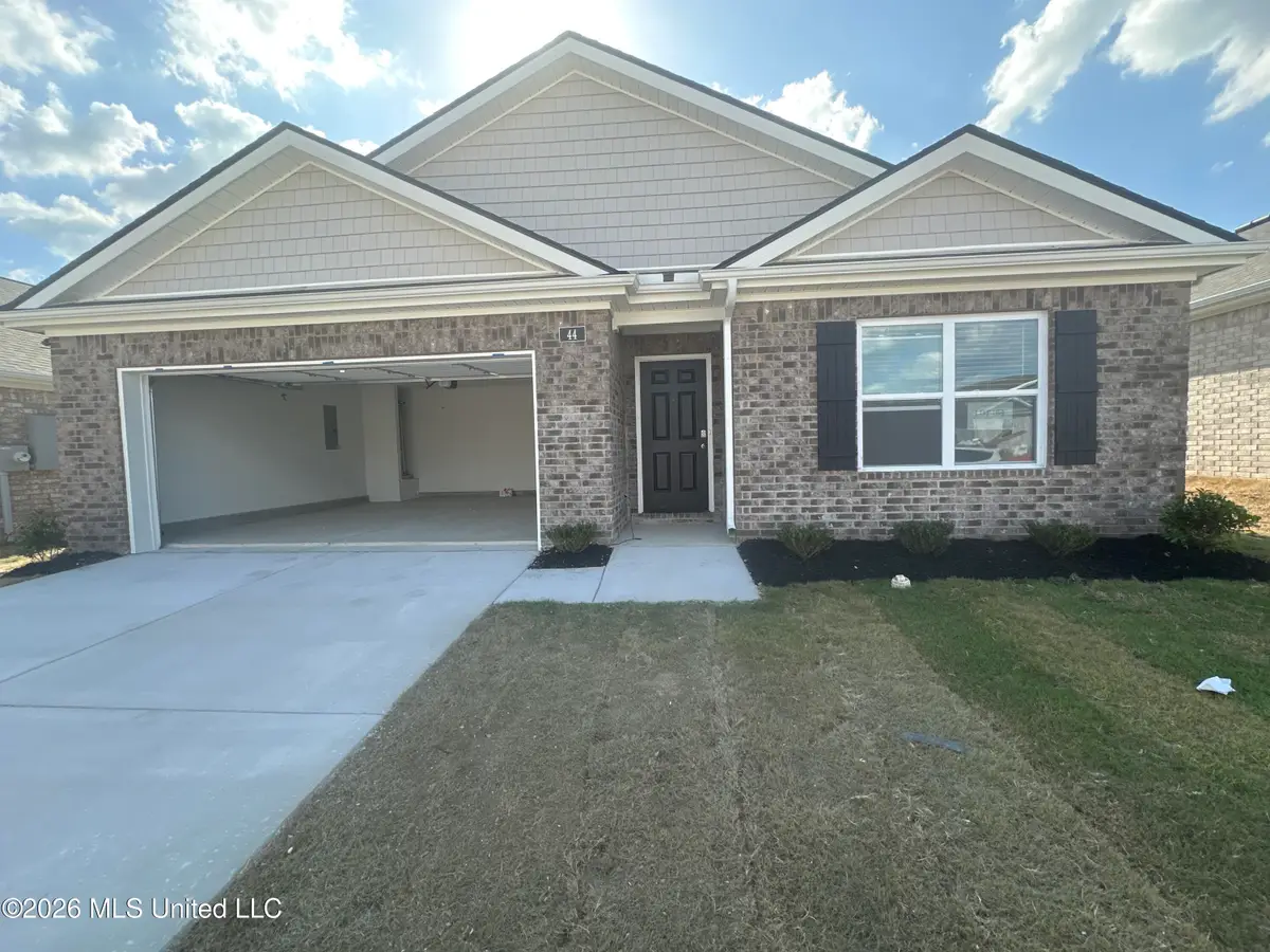 44 S Thorn Tree Street, Byhalia, MS 38611 - #1