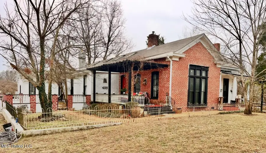 435 E College Avenue, Holly Springs, MS 38635 - #2