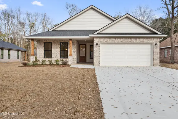 1708 Pelican Avenue, Ocean Springs, MS 39564