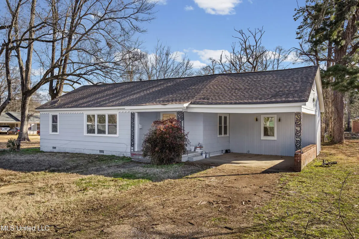 210 West Street, Batesville, MS 38606 - #1