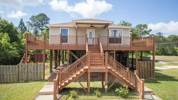 6600 Martinique Drive, Biloxi, MS 39532