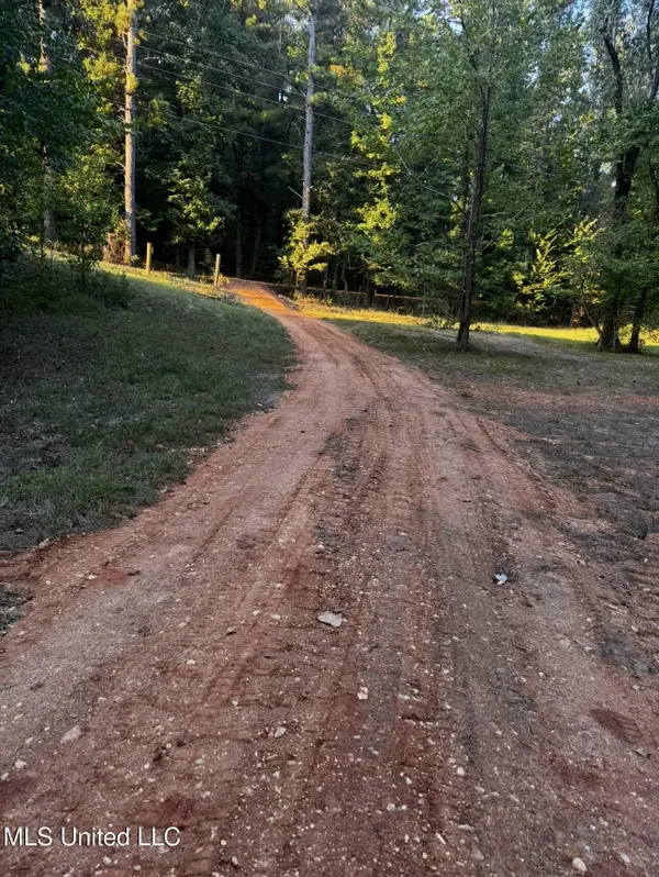 271 Christian College Road, Senatobia, MS 38668