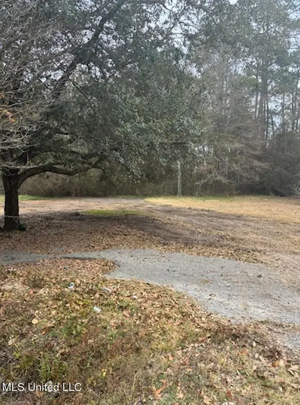 7120 Live Oak Street, Ocean Springs, MS 39564