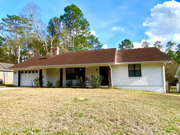107 W Lakeshore Drive, Carriere, MS 39426