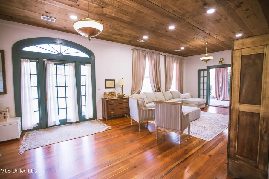 606 E Pine Avenue, Wiggins, MS 39577 - #3