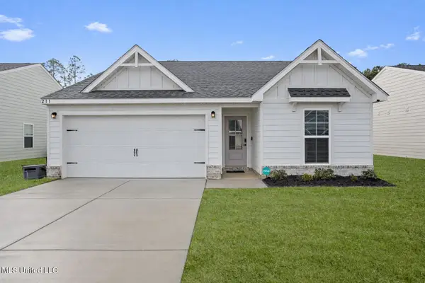 211 Savannah Gardens Road, Ocean Springs, MS 39564