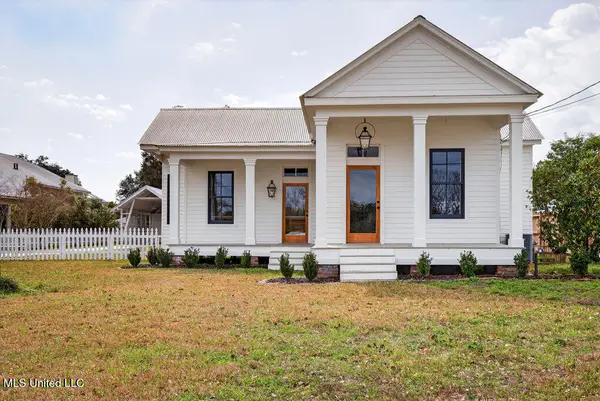 326 Carroll Avenue, Bay Saint Louis, MS 39520