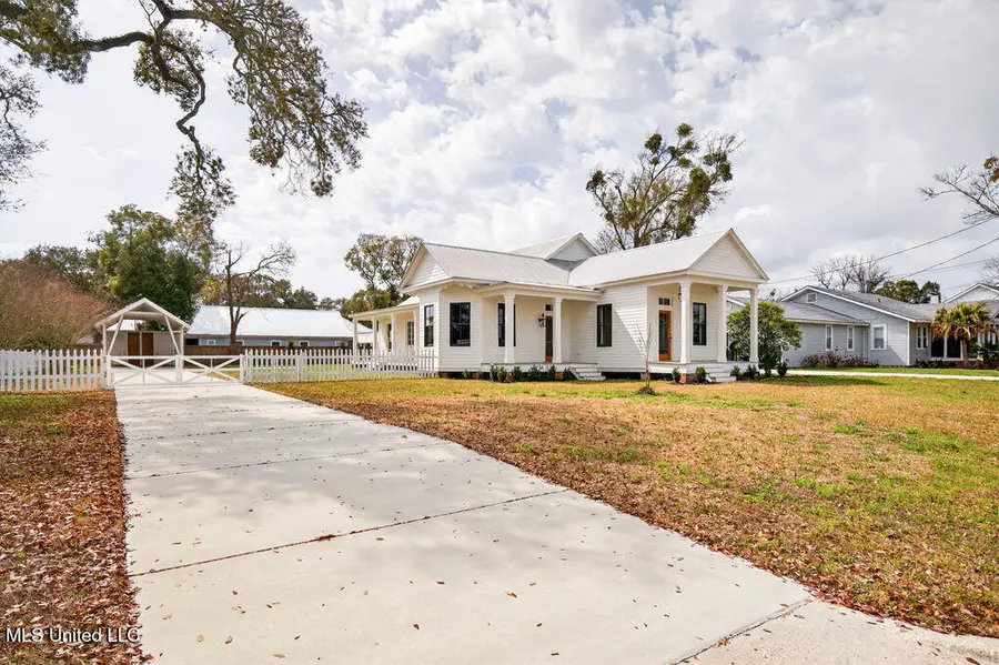 326 Carroll Avenue, Bay Saint Louis, MS 39520 - #3