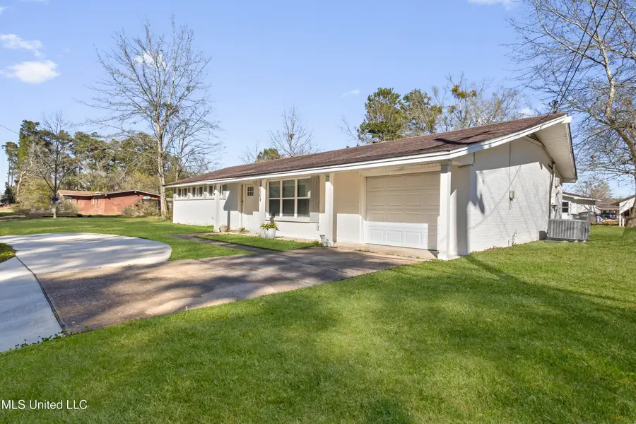 3504 Beachview Drive, Ocean Springs, MS 39564 - #3