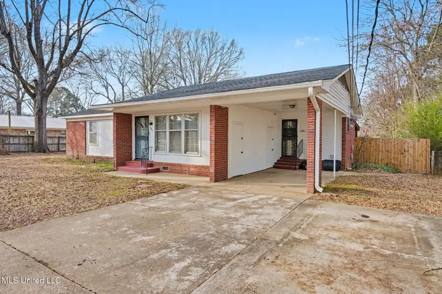 302 Bowden Street, Senatobia, MS 38668 - #2