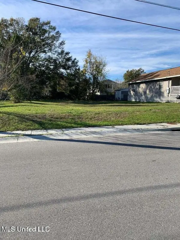 187 Maple Street, Biloxi, MS 39530