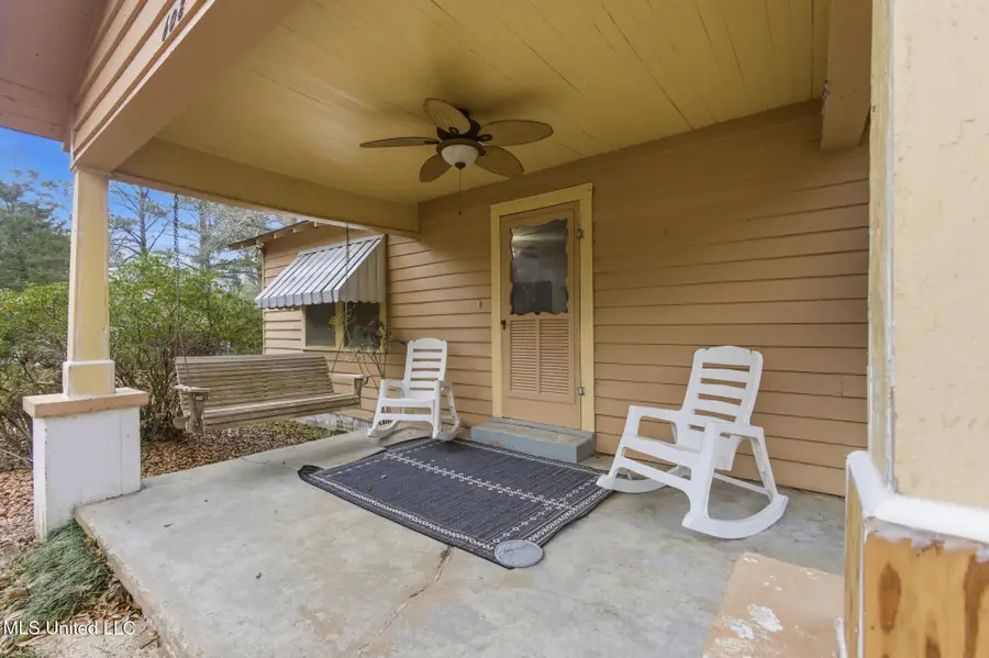 608 E Railroad Avenue, Gloster, MS 39638 - #3