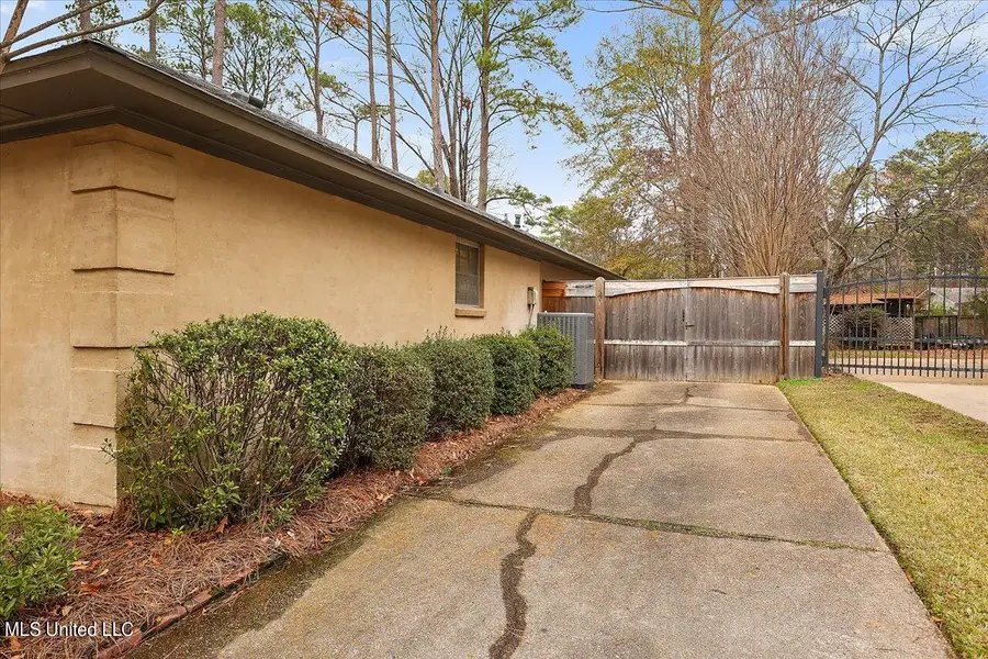 5212 Hialeah Drive, Jackson, MS 39211 - #3