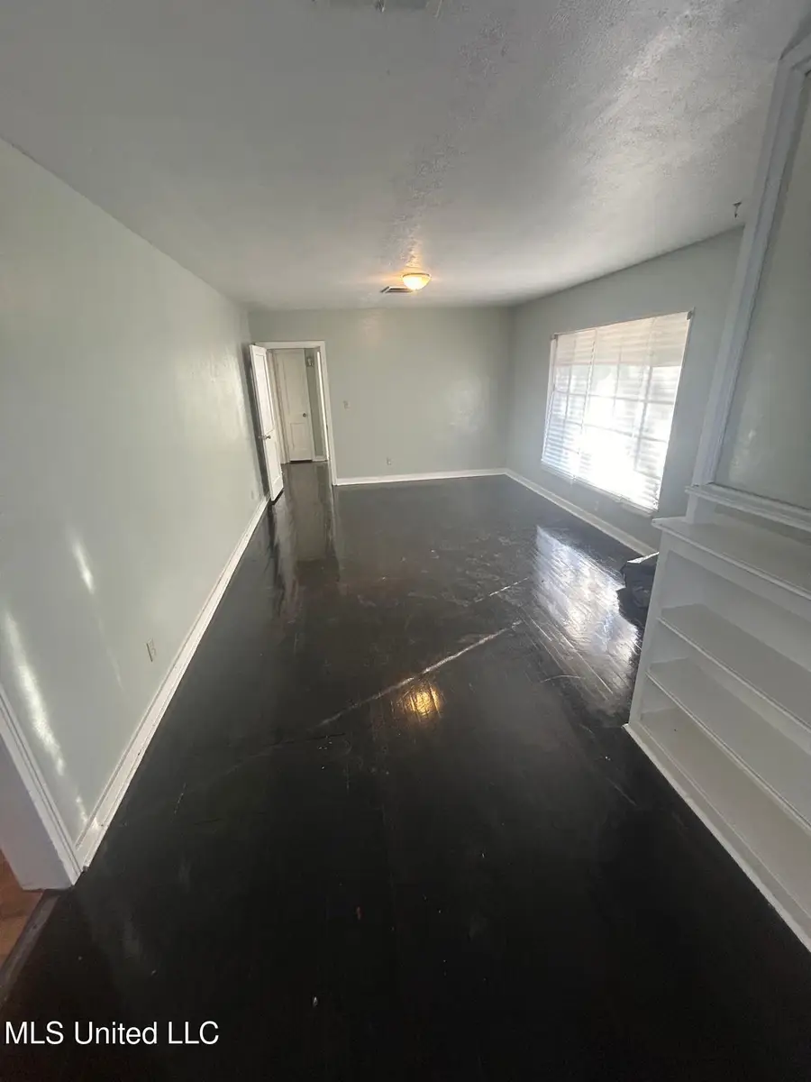 1054 Matthews Avenue, Jackson, MS 39209 - #3