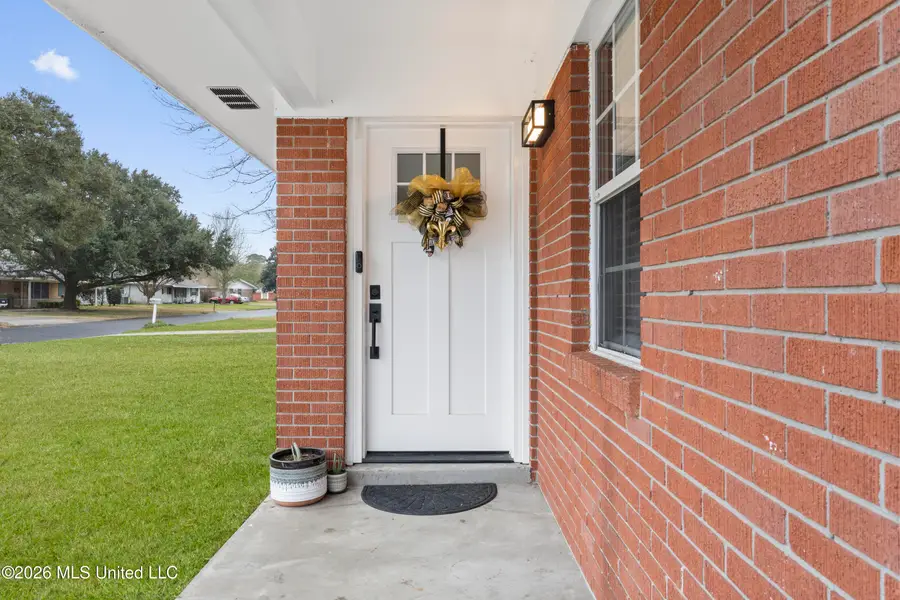 6321 Chaucer Drive, Ocean Springs, MS 39564 - #2