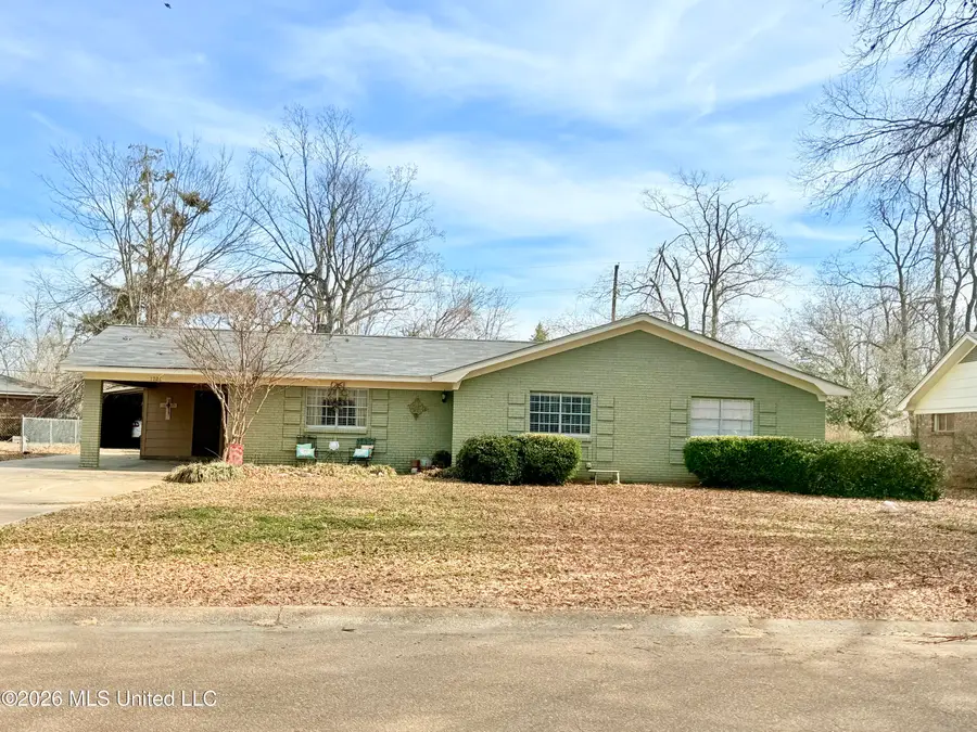 1208 Medallion Drive, Greenwood, MS 38930 - #2