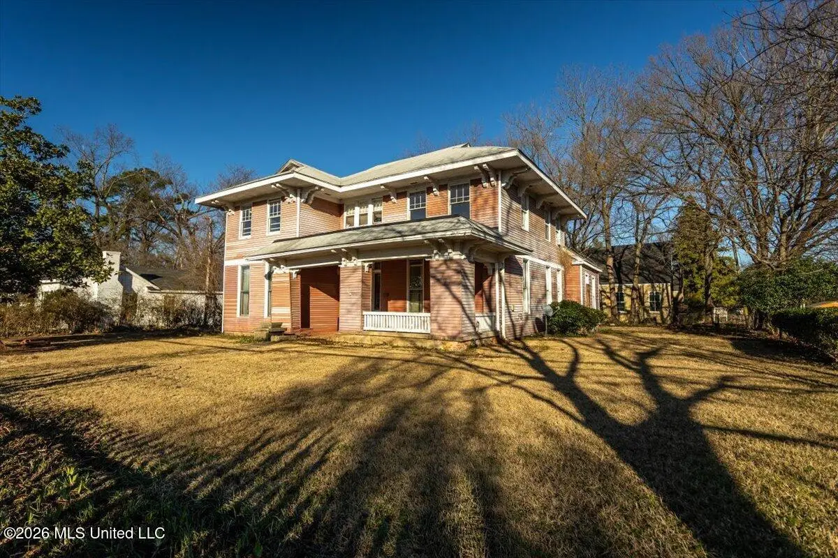 195 N Walthall Street, Holly Springs, MS 38635 - #1