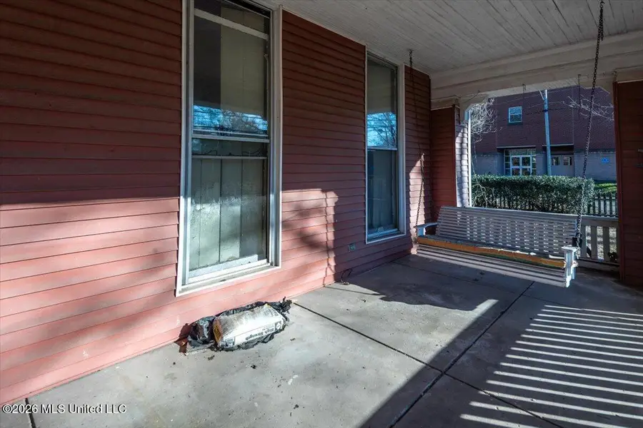 195 N Walthall Street, Holly Springs, MS 38635 - #2