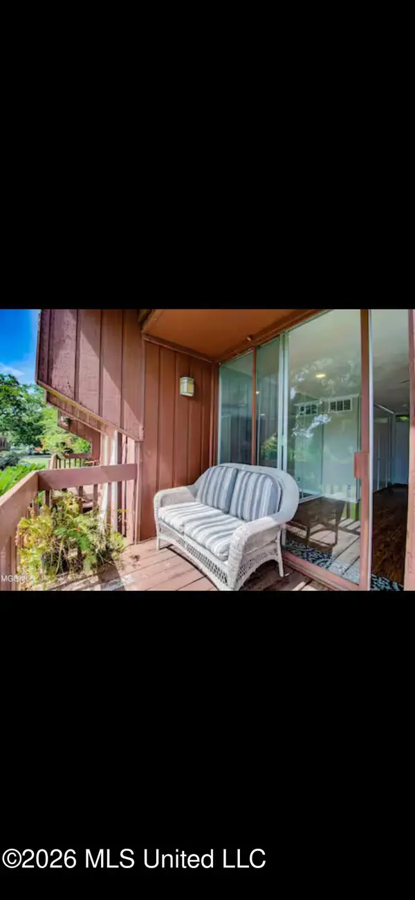 114 Lakeside Villa, Diamondhead, MS 39525