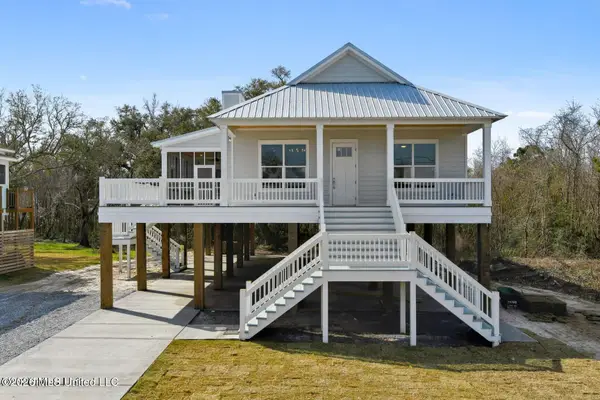 116 Bay Oaks Drive, Bay Saint Louis, MS 39520