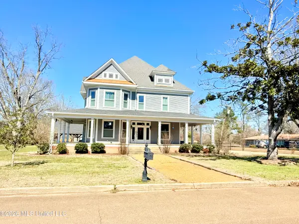 318 W Chestnut Street, Charleston, MS 38921