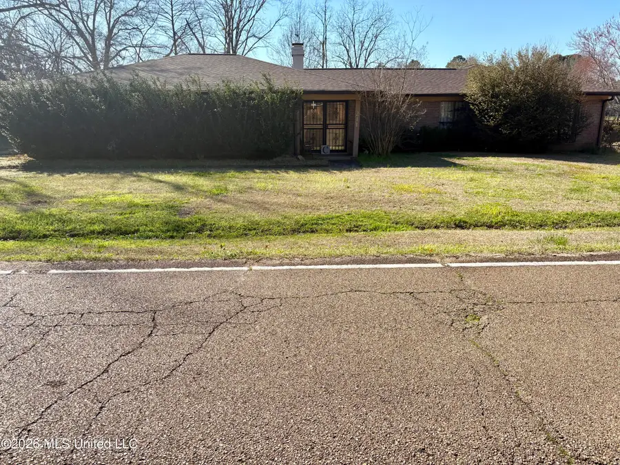 211 Swan Lake Drive, Jackson, MS 39212 - #2